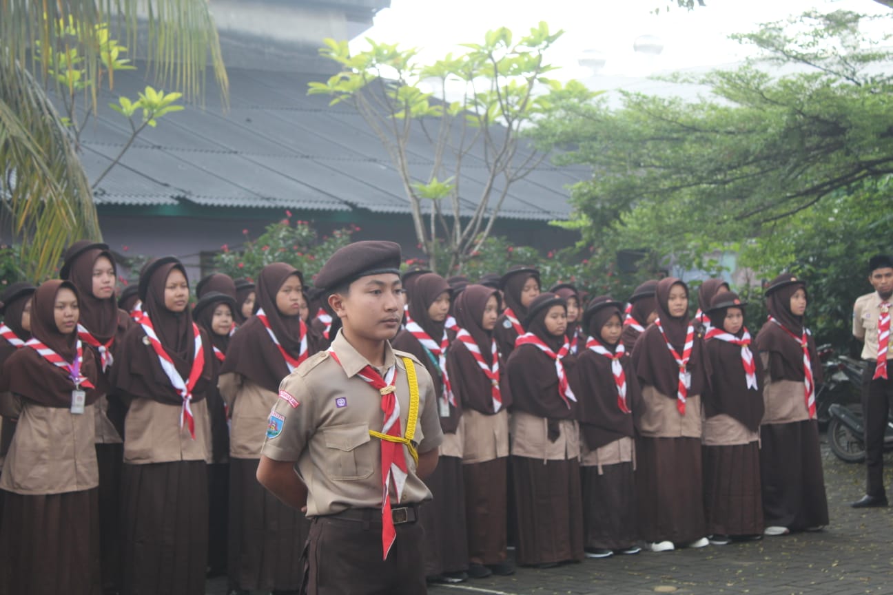 Upacara Peringatan Hari Pramuka ke-64 di SMPIT Ash-Shibgoh