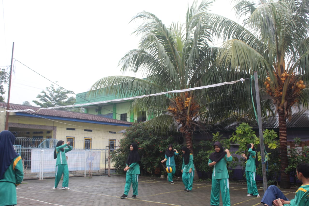 Olahraga memberikan kontribusi penting bagi perkembangan tubuh dan pembentukan pola hidup