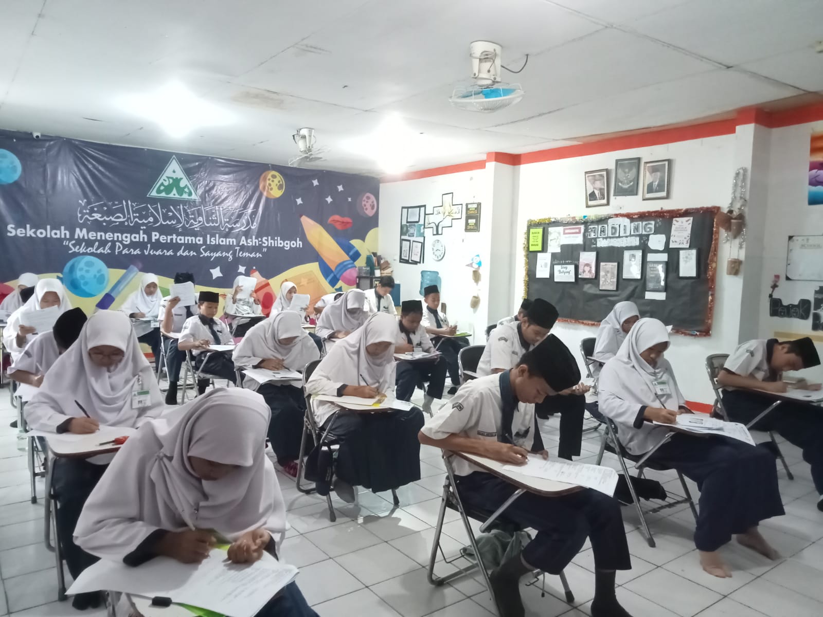 SMPIT ASH-SHIBGOH MELAKSANAKAN PENILAIAN AKHIR SEMESTER