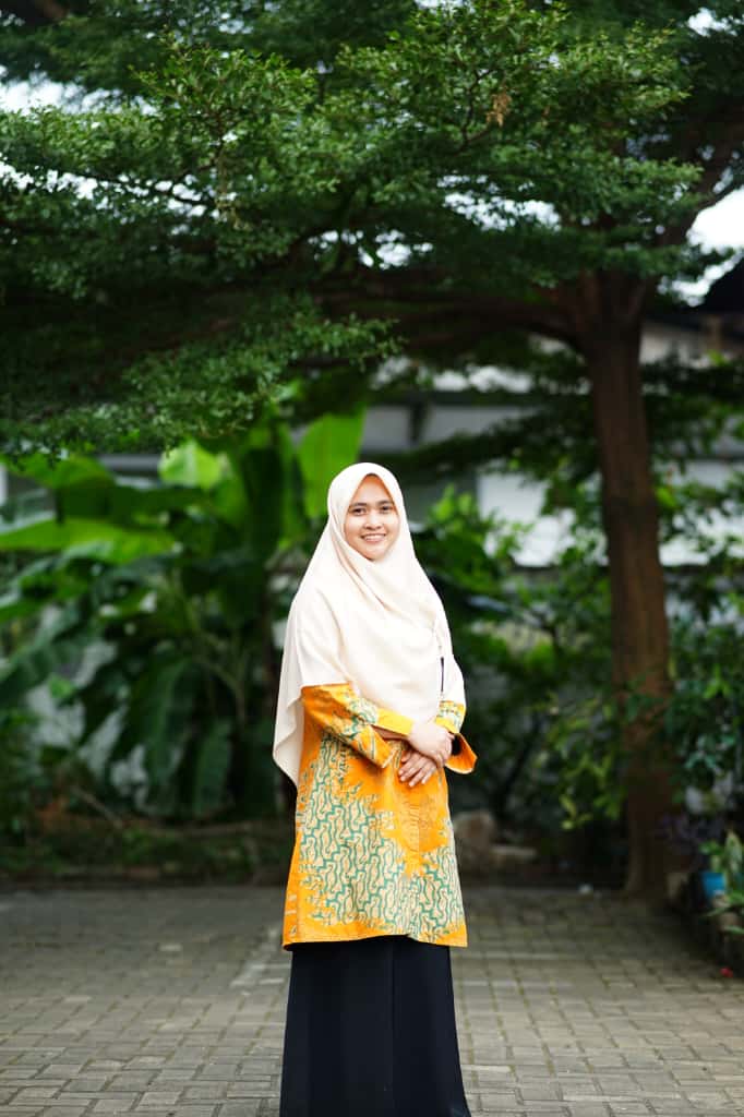 Bu Siti Rahmawati, S.Pd Raih Ash-Shibgoh Award 2024 sebagai Guru Kreatif dan Inovatif