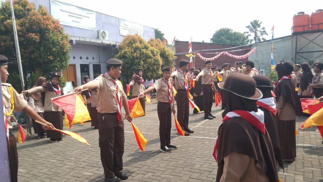 Ekstrakurikuler Wajib Pramuka di SMPIT Ash-Shibgoh